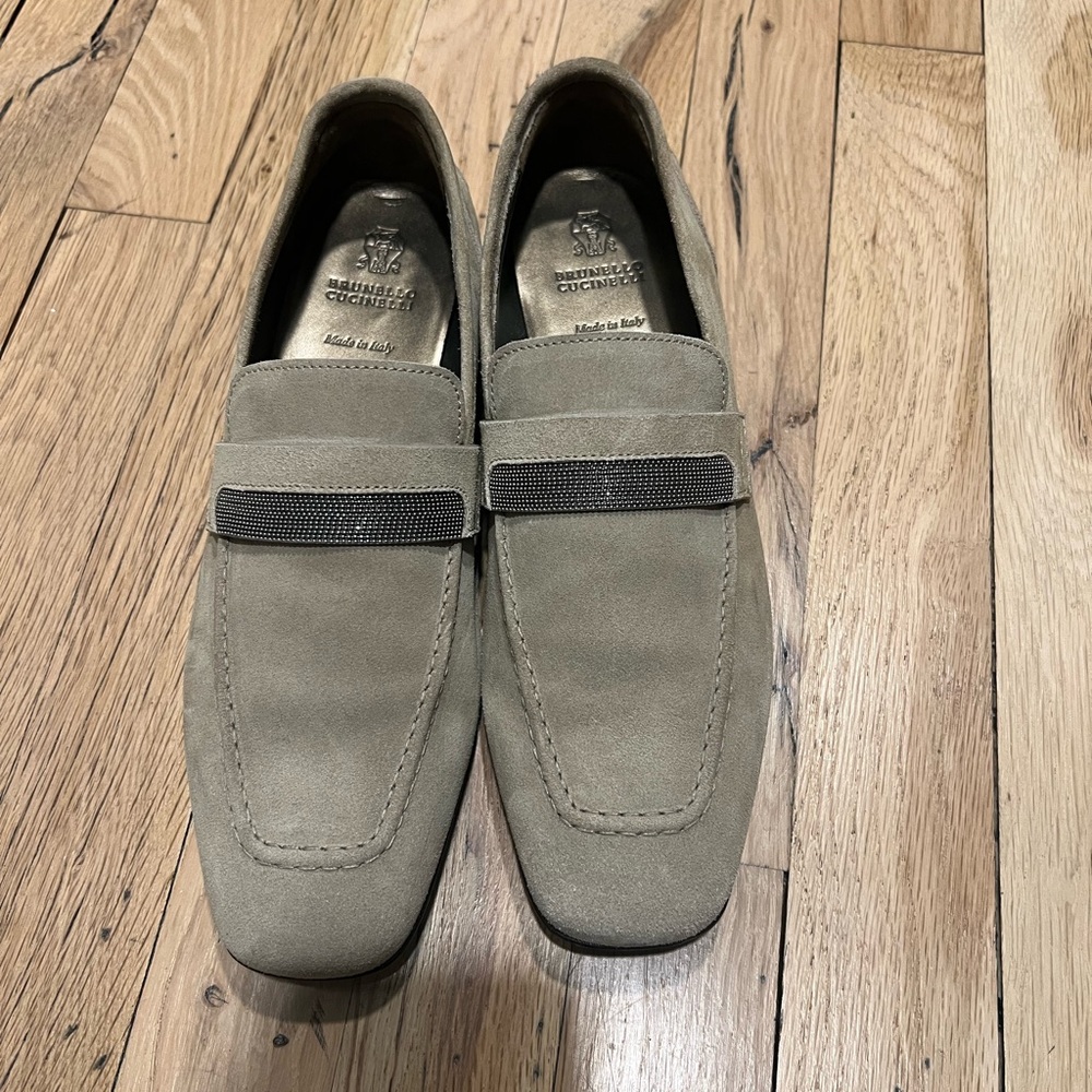 Brunello Cucinelli women’s Suede Loafers in Taupe. Great condition